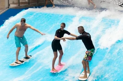 Soirée d'entreprise à bordeaux séminaire original surf indoor