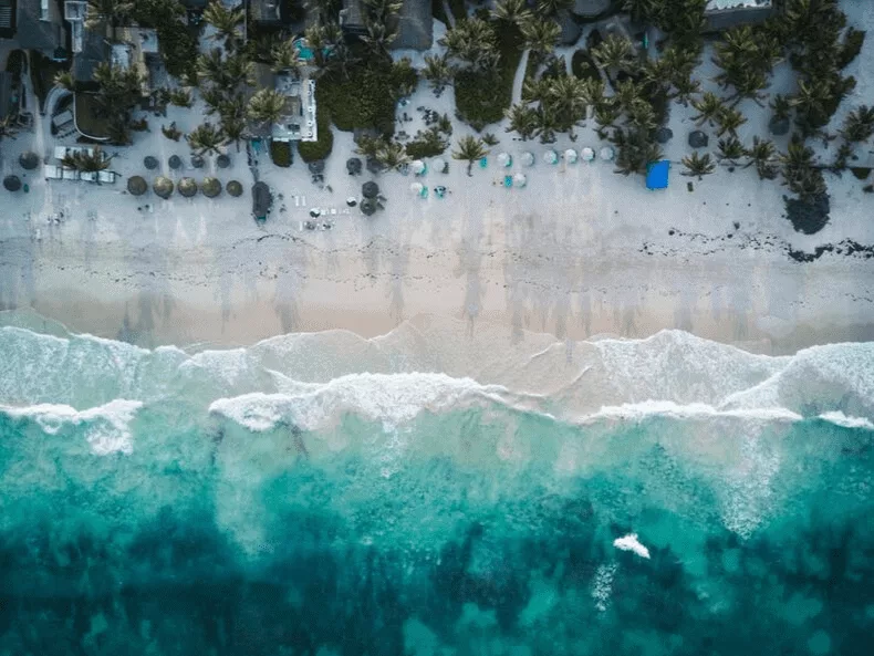 plage Mexique palmiers cocotiers mer turquoise voyage surprise en Amérique