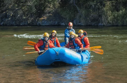 vacances originales en famille : rafting nature