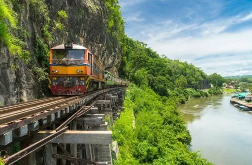 Voyage d’aventure en famille : Sri Lanka, Mexique, Malaisie et Bornéo... Des découvertes à plusieurs générations 1 - Horizons Secrets train authentique voyage Voyage d’aventure en famille surprise en asie