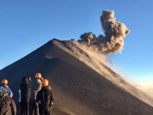 Excursion sur un volcan voyage atypique Excursion sur un volcan idée expérience atypique